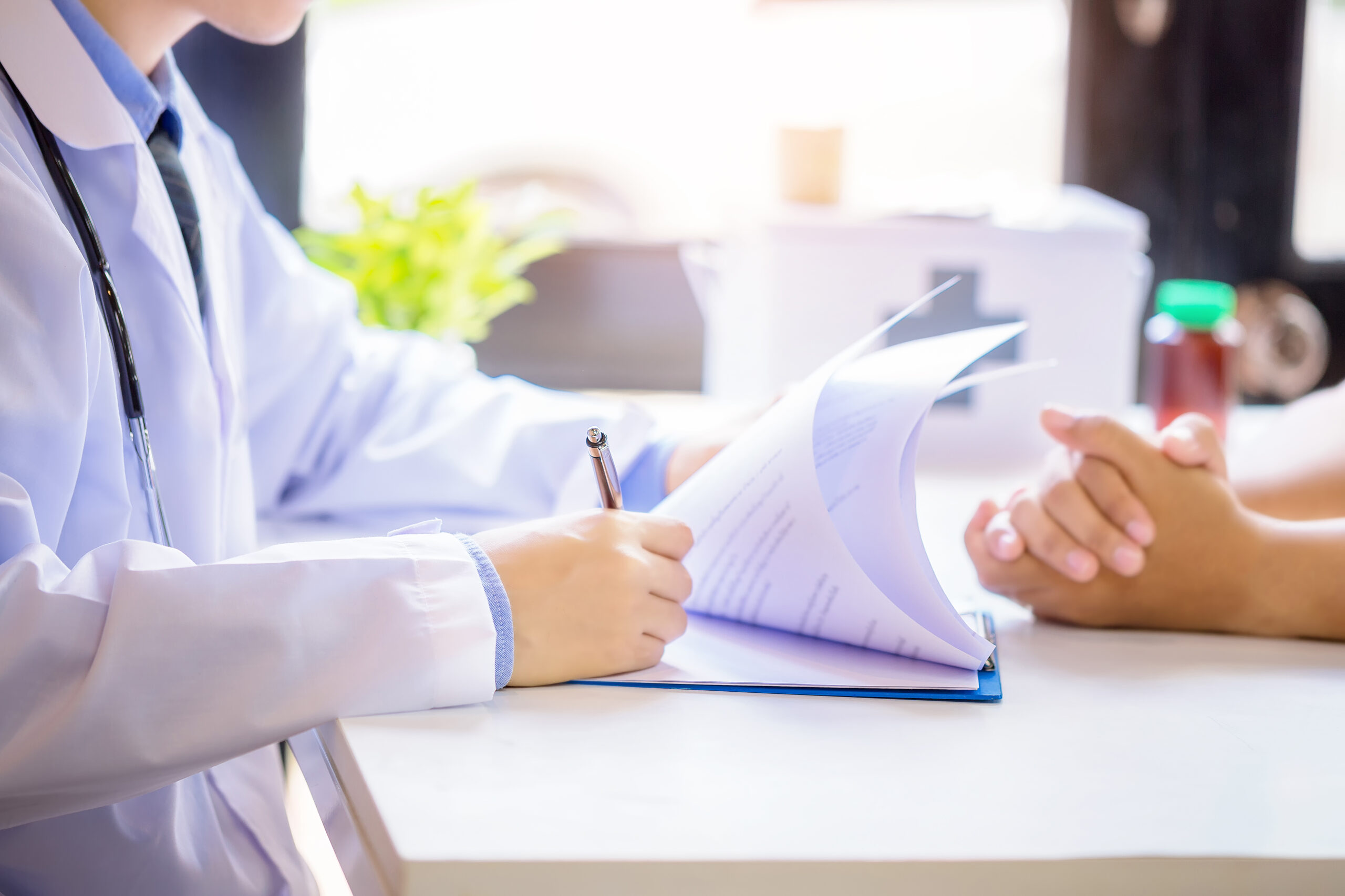 Cómo crear una marca personal como médico en internet y plataformas digitales para posicionarse en el sector.